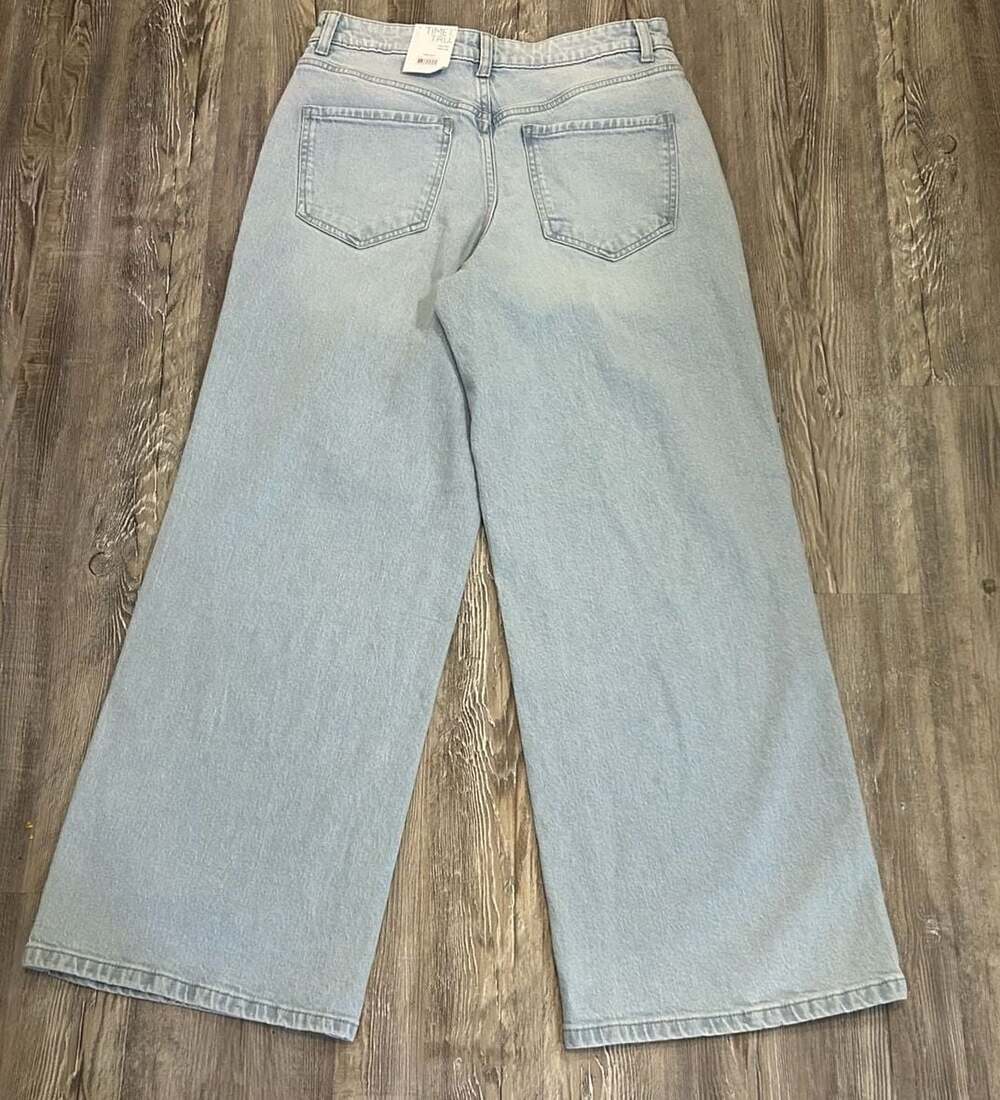Time and Tru Women's Light Wash Wide Leg Jeans - Picture 7 of 7